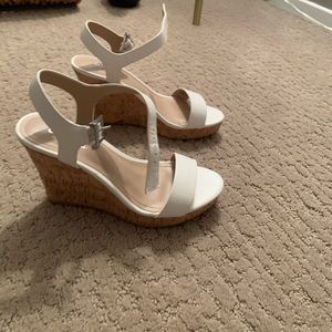 White and cork wedges